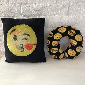 EMOJI PALS  NECK PILLOW TRAVEL SET